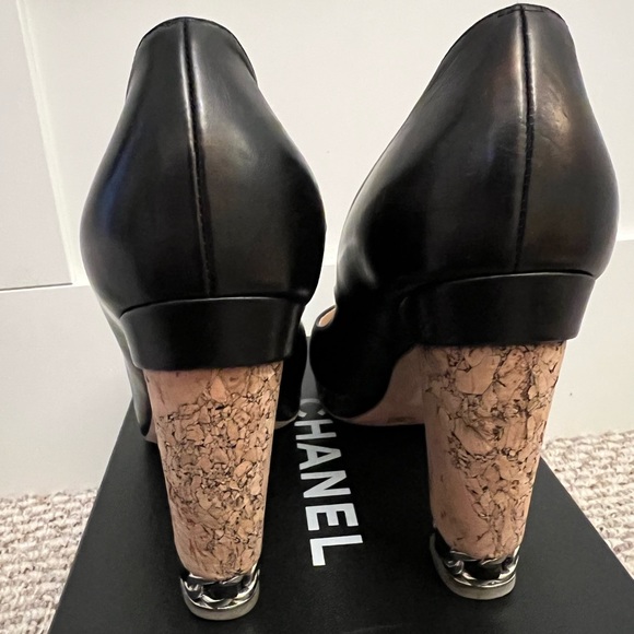 CHANEL BLACK LEATHER PEEP TOE CORK HEEL PUMPS - Picture 4 of 10